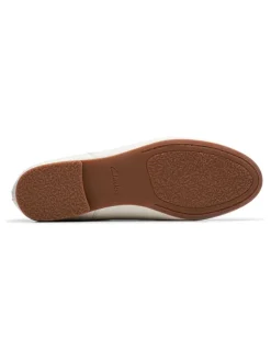 Clarks Leder-Ballerinas ''Fawna'' in Weiß><noscript><img width=