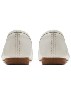 Clarks Leder-Ballerinas ''Fawna'' in Weiß><noscript><img width=