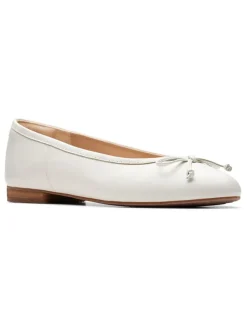 Clarks Leder-Ballerinas ''Fawna'' in Weiß><noscript><img width=